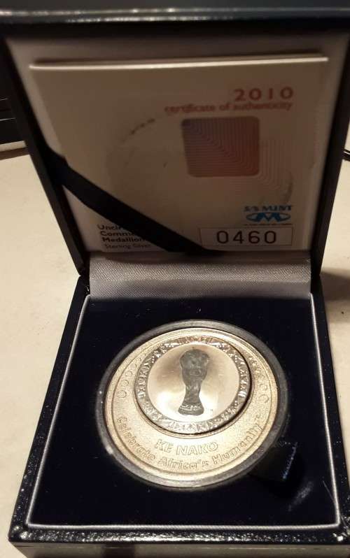 RSA 2010 FIFA 925 SILVER UNCIRCULATED MEDALION in SA MINT PRESENTATION BOX with CoA. MINTAGE 2010.