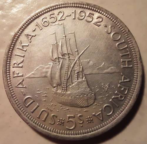 RSA 1952 SILVER CROWN, NICE COIN LOOKS ABOUT UNC EXCEPT RIM,THE WHOLE COIN IS TARNISHED/NO LUSTRE.