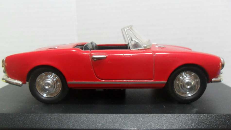DEL PRADO 1960 ALFA ROMEO GIULIETTA  " ULTIMATE CAR COLLECTION " GOOD CONDITION- MISSING SIDE MIRROR