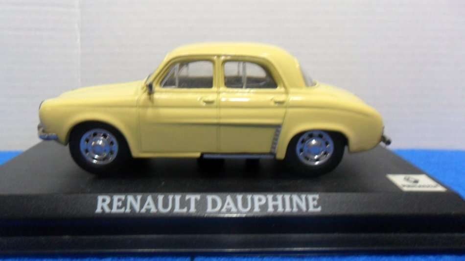 DEL PRADO 1960 RENAULT DAUPHINE " THE ULTIMATE CAR COLLECTION "MINT CONDITION WITH THE DISPLAY BASE