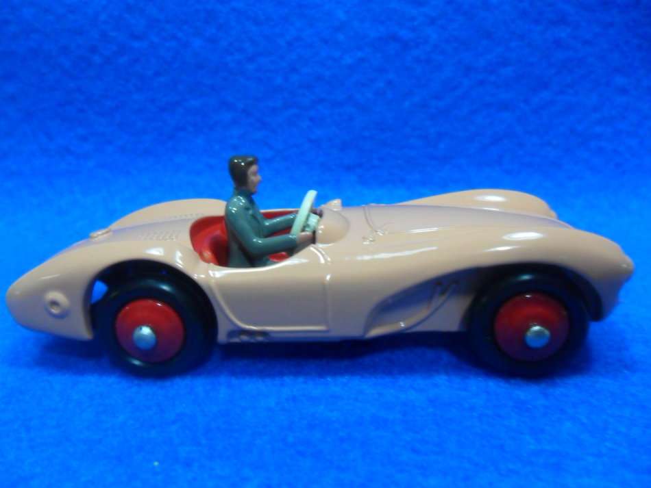 ATLAS DINKY NO  104 ASTON MARTIN DB3S  ( PEACH COLOUR VERSION ) -  NEW BOXED