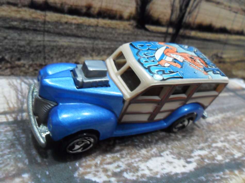 STUNNING   HOT WHEELS  WOODY STATION WAGON   " SURF BEAT " ,  NEAR MINT CONDITION ,  MADE IN 1979