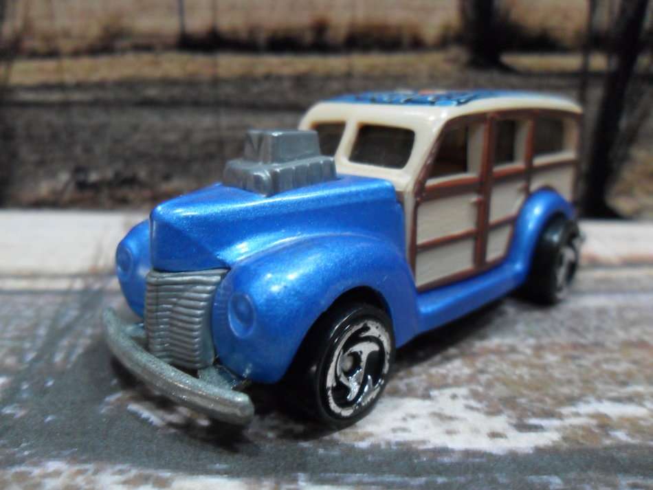 STUNNING   HOT WHEELS  WOODY STATION WAGON   " SURF BEAT " ,  NEAR MINT CONDITION ,  MADE IN 1979