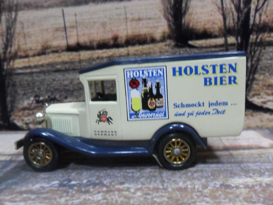 VERY RARE , STUNNING  LLEDO  DG 13075 - 1930 MODEL A FORD VAN  " HOLSTEN BIER  " MINT - BOXED