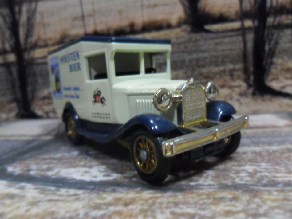 VERY RARE , STUNNING  LLEDO  DG 13075 - 1930 MODEL A FORD VAN  " HOLSTEN BIER  " MINT - BOXED