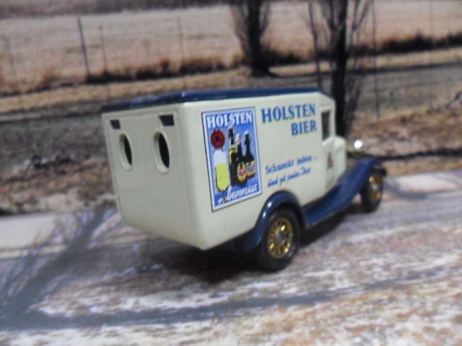 VERY RARE , STUNNING  LLEDO  DG 13075 - 1930 MODEL A FORD VAN  " HOLSTEN BIER  " MINT - BOXED