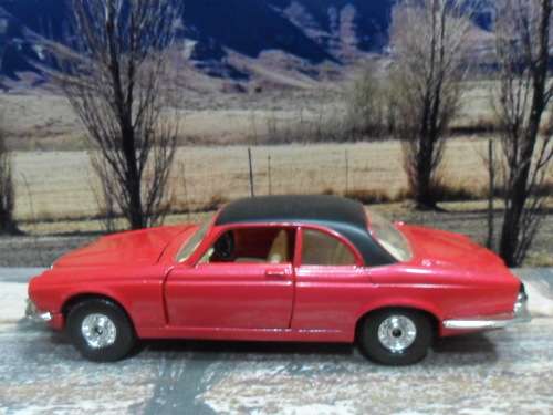 ABSOLUTELY STUNNING , VERY RARE 1974  CORGI NO  286 -  JAGUAR XJ12C  - MINT COND - FAIR DISPLAY  BOX