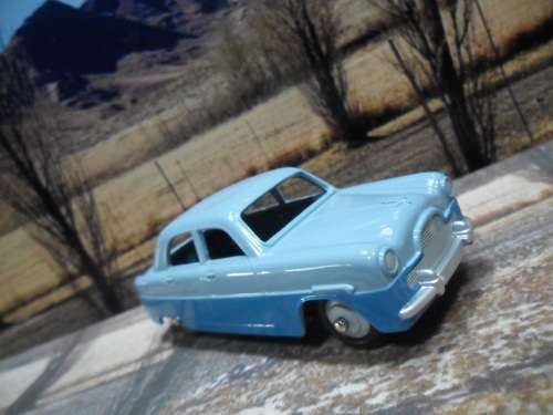 STUNNING ATLAS DINKY NO 162 FORD ZEPHYR SALOON  ` TWO - TONE BLUE VERSION `  MINT ( AS NEW )   BOXED