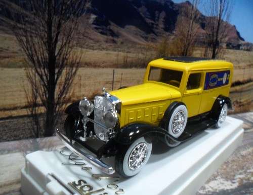 ABSOLUTELY STUNNING  SOLIDO  NO 4065  - 1930 `S  CADILLAC V -16   -  MINT  -  WITH DISPLAY CASE