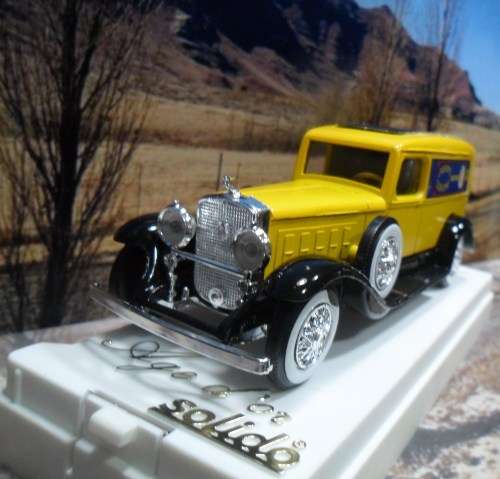 ABSOLUTELY STUNNING  SOLIDO  NO 4065  - 1930 `S  CADILLAC V -16   -  MINT  -  WITH DISPLAY CASE