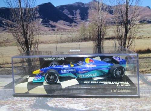 MINICHAMPS  430 000086 - 2000 RED BULL SAUBER PETRONAS SHOWCAR  ` P . DINIZ   ` MINT IN DISPLAY CASE