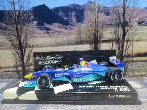 MINICHAMPS  430 000086 - 2000 RED BULL SAUBER PETRONAS SHOWCAR  ` P . DINIZ   ` MINT IN DISPLAY CASE