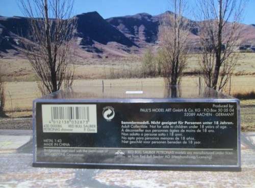 MINICHAMPS  430 000086 - 2000 RED BULL SAUBER PETRONAS SHOWCAR  ` P . DINIZ   ` MINT IN DISPLAY CASE