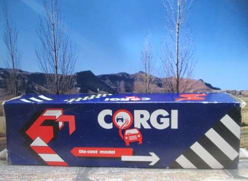 CORGI JUNIORS -- VOLVO  CONTAINER TRUCK ` WEETABIX ` -  MADE IN GREAT BRITAIN IN 1985 - MINT - BOXED