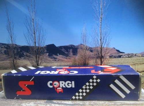 CORGI JUNIORS -- VOLVO  CONTAINER TRUCK ` WEETABIX ` -  MADE IN GREAT BRITAIN IN 1985 - MINT - BOXED