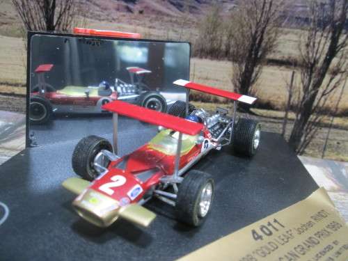 QUARTZO  NO 4011  -  LOTUS 49B  ` J . RINDT  ` - SOUTH AFRICAN  G.P. 1969  MINT IN DISPLAY CASE