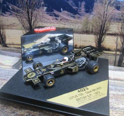 QUARTZO  NO 4023  -  LOTUS - FORD  72D  ` DAVE WALKER `  BRITISH  G.P. 1972 -  MINT IN DISPLAY CASE
