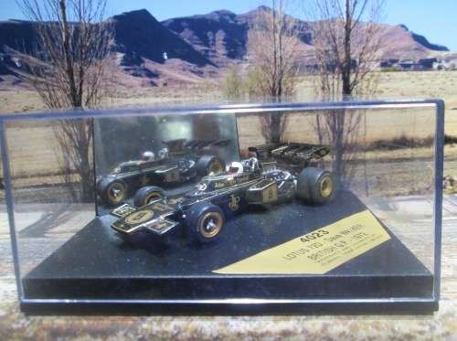QUARTZO  NO 4023  -  LOTUS - FORD  72D  ` DAVE WALKER `  BRITISH  G.P. 1972 -  MINT IN DISPLAY CASE