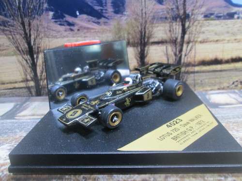 QUARTZO  NO 4023  -  LOTUS - FORD  72D  ` DAVE WALKER `  BRITISH  G.P. 1972 -  MINT IN DISPLAY CASE