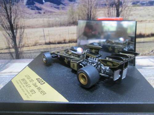 QUARTZO  NO 4023  -  LOTUS - FORD  72D  ` DAVE WALKER `  BRITISH  G.P. 1972 -  MINT IN DISPLAY CASE