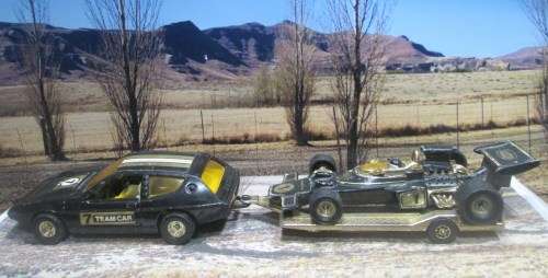 RARE 1979  CORGI GIFT SET 32 - LOTUS ELITE AND JPS F1 RACING CAR ON TRAILER  -  GOOD COND  -  NO BOX