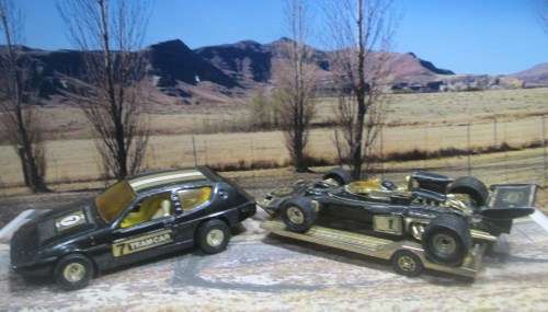 RARE 1979  CORGI GIFT SET 32 - LOTUS ELITE AND JPS F1 RACING CAR ON TRAILER  -  GOOD COND  -  NO BOX