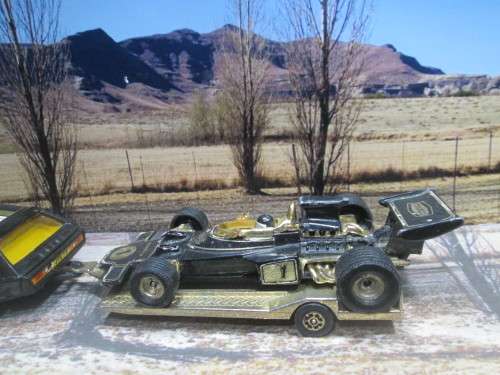 RARE 1979  CORGI GIFT SET 32 - LOTUS ELITE AND JPS F1 RACING CAR ON TRAILER  -  GOOD COND  -  NO BOX