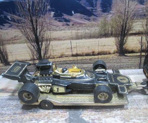 RARE 1979  CORGI GIFT SET 32 - LOTUS ELITE AND JPS F1 RACING CAR ON TRAILER  -  GOOD COND  -  NO BOX