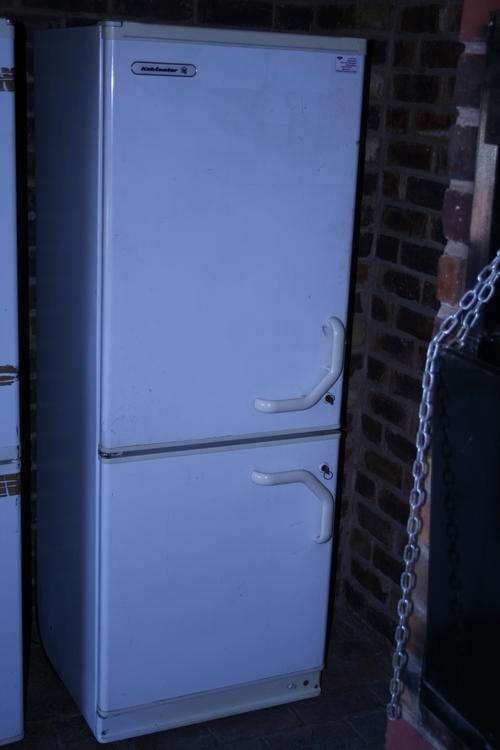 Freezer 2 Door Kelvinator FD 330 - 305 litres