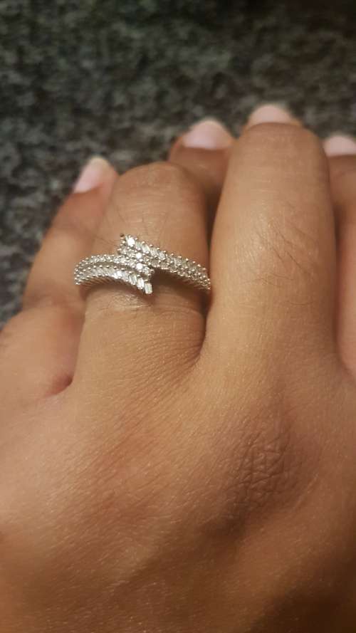 Stunning 9kt Yellow gold cluster ring