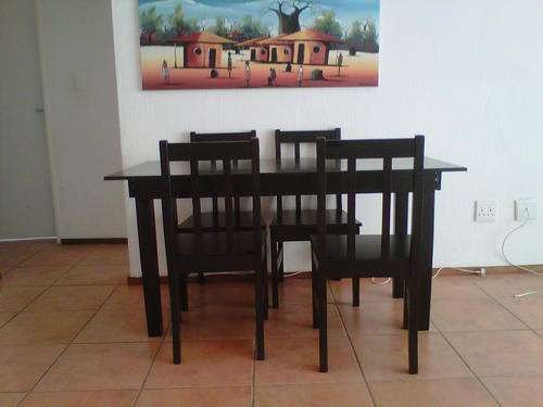 4 SEATER DINING TABLE & CHAIRS - IMMACULATE CONDITION