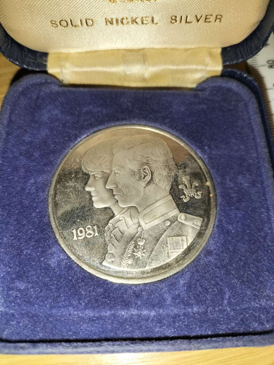 Royal Wedding Edition Hampton Court Palace Medallion