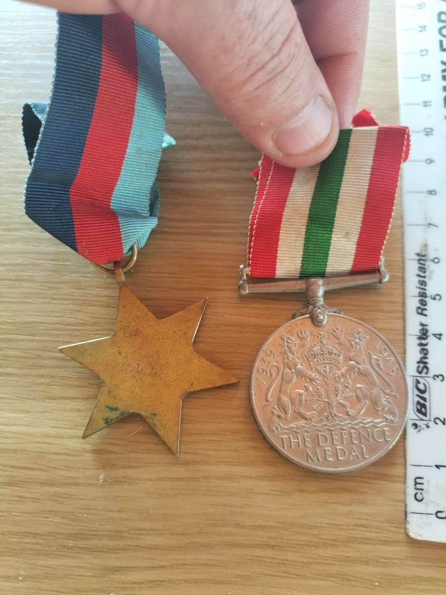 Un-Named WW2 Full Size Medal Combo (2x Items)