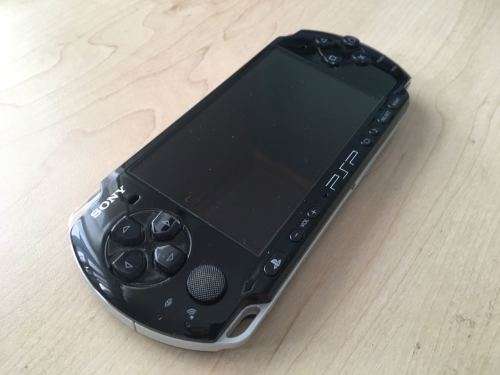 Sony Playstation Portable PSP-3004 Piano Black + 1 Game.(PSP)