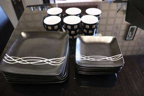 Full Black Crockery Set with Mugs
