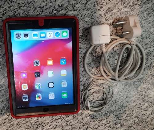 Apple ipad Air 32Gb excellent condition like new