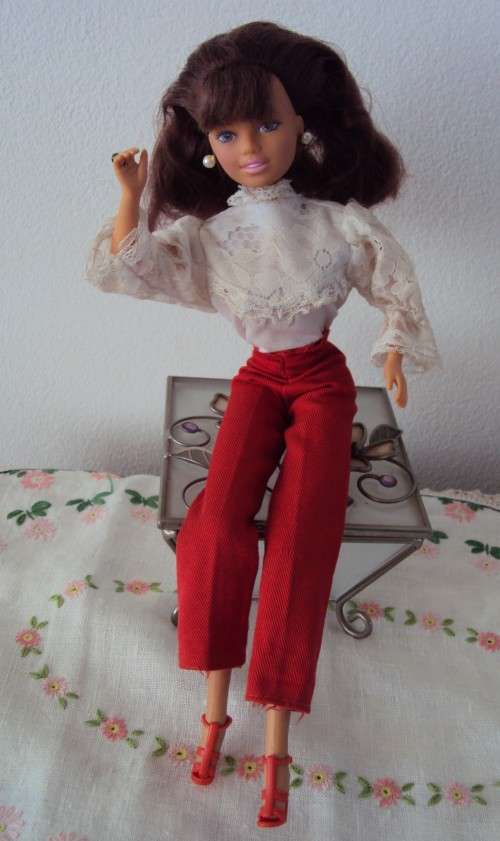 Vintage Creata 1988 twist waist doll, earrings, ring & shoes doll - VGC