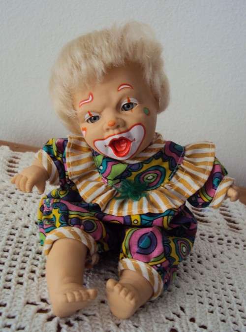 Funny face clown beanie doll (China) - pre-loved VGC