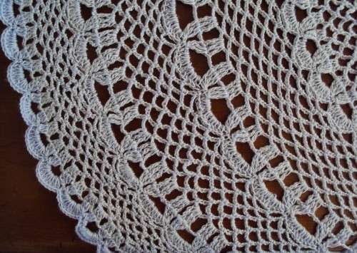 Lavendar lilac colour round hand crochet tablecloth - Unused, perfect little lady