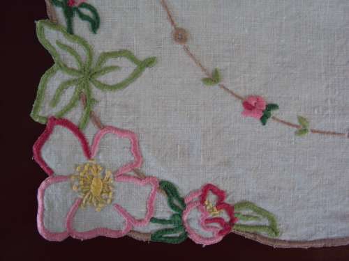 Prettiest dressing table doiley/tray cloth, Pinks & greens with scalloped edging - Unused, crisp