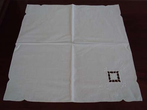 Crisp pristine White tea cloth/overlay with cut work corner 41cmx39.5cm - Unused VGC