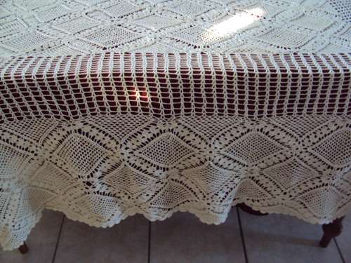 Large cotton crochet tablecloth or bed throw, off white 2.38mtr x 1.87mtr - VGC