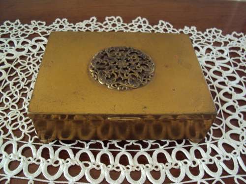 1930's vintage Rothman's Ltd Pall Mall footed cigarette box (brass), London England