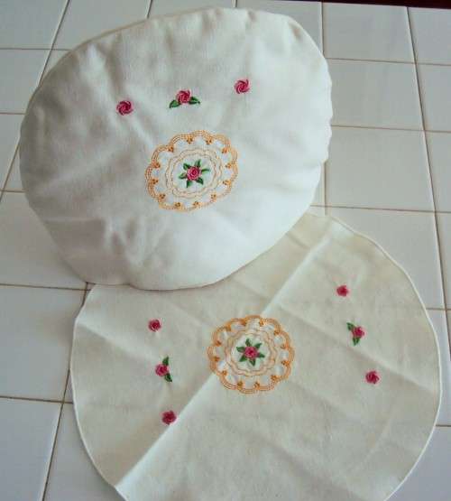 Hand made paddedTea cosy with matching cloth (machine embroidered)  - VGC like new