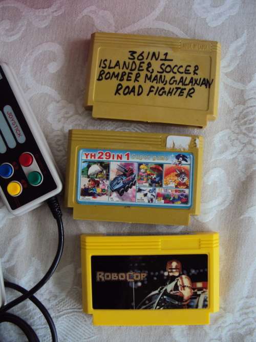 Vintage TV games console with 3 game cartridges - working