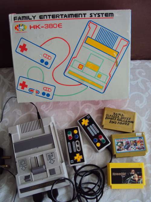 Vintage TV games console with 3 game cartridges - working