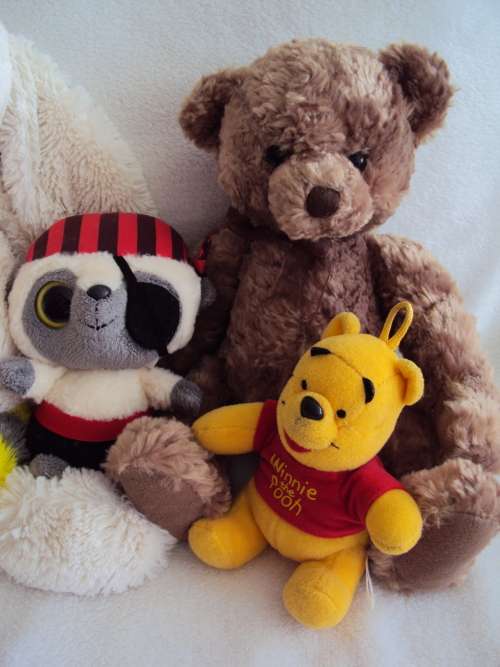 Collection of soft, cuddly plush bears and friends one is Russ Teddy (5 off) pre-loved Good cond