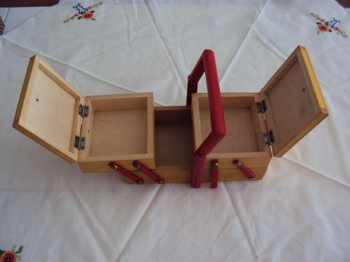 Child's mini wooden sewing basket, concertina opens out Size: 22.5cm x 11cm