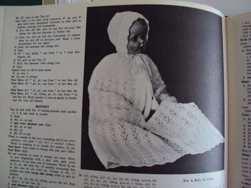 Very large book CROCHET & FINE KNITTING by E.E. Visser OVERFLOWING with patterns