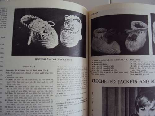 Very large book CROCHET & FINE KNITTING by E.E. Visser OVERFLOWING with patterns
